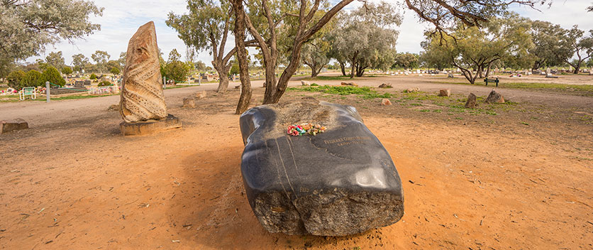 Tombstone and memorial of renowned Australian ophthalmologist Fred Hollows. Credit: Destination NSW.